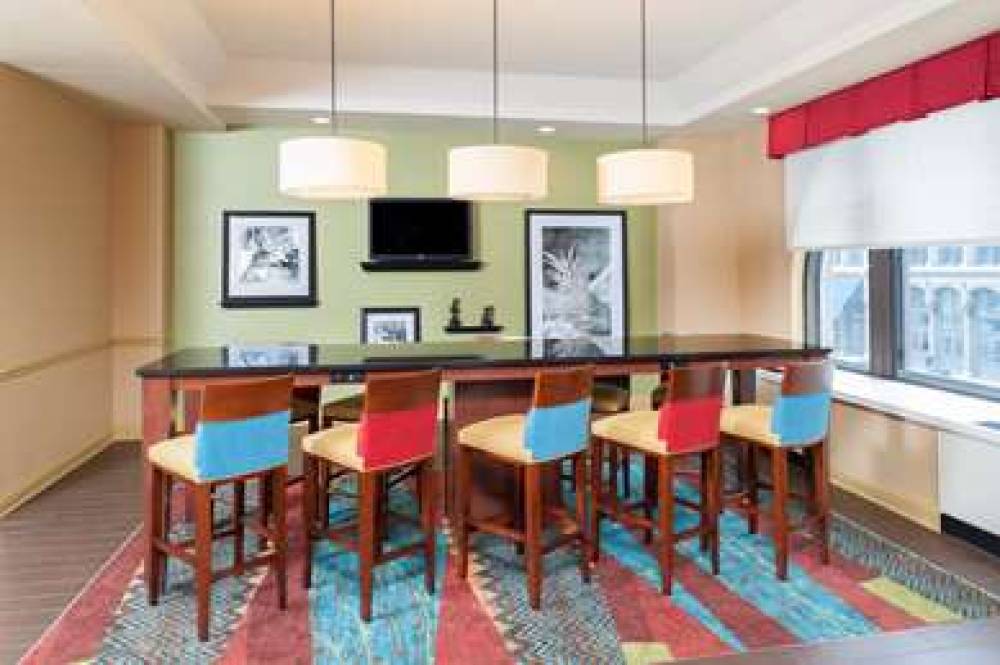 HAMPTON INN INDIANAPOLIS DOWNTOWN A 4