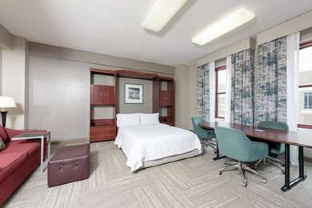 HAMPTON INN INDIANAPOLIS DOWNTOWN A 3