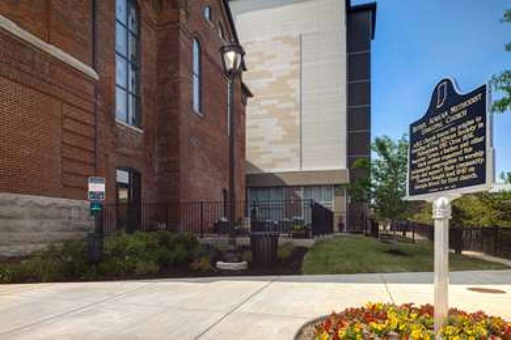 HAMPTON INN INDIANAPOLIS DT IUPUI 8