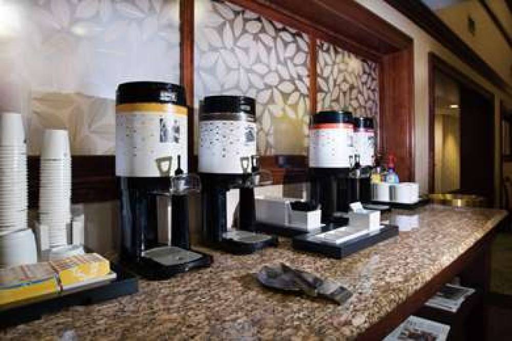 Hampton Inn Linden 8