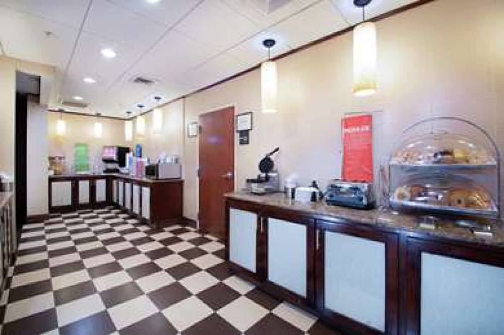 Hampton Inn Linden 7