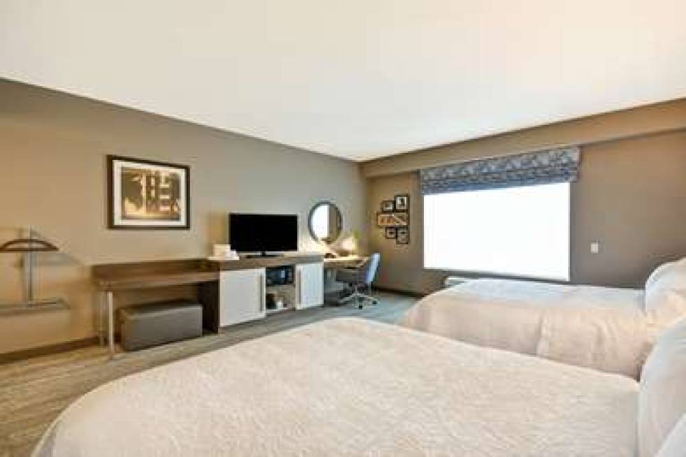 HAMPTON INN LIVONIA 1