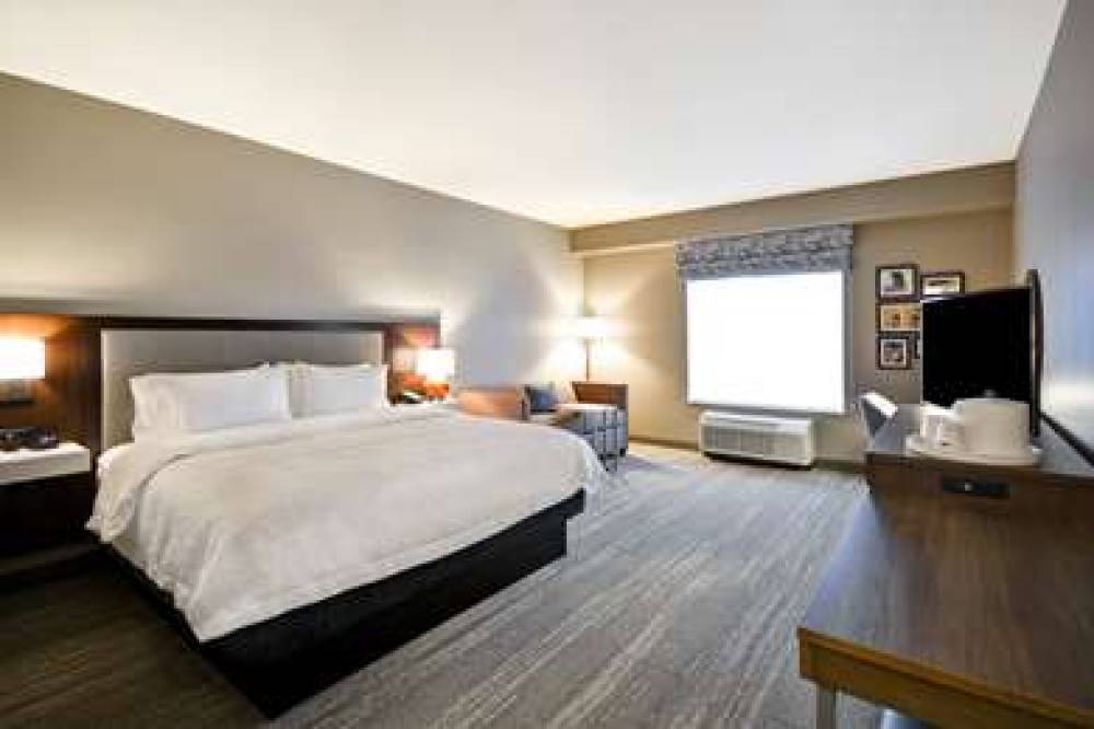 HAMPTON INN LIVONIA 8