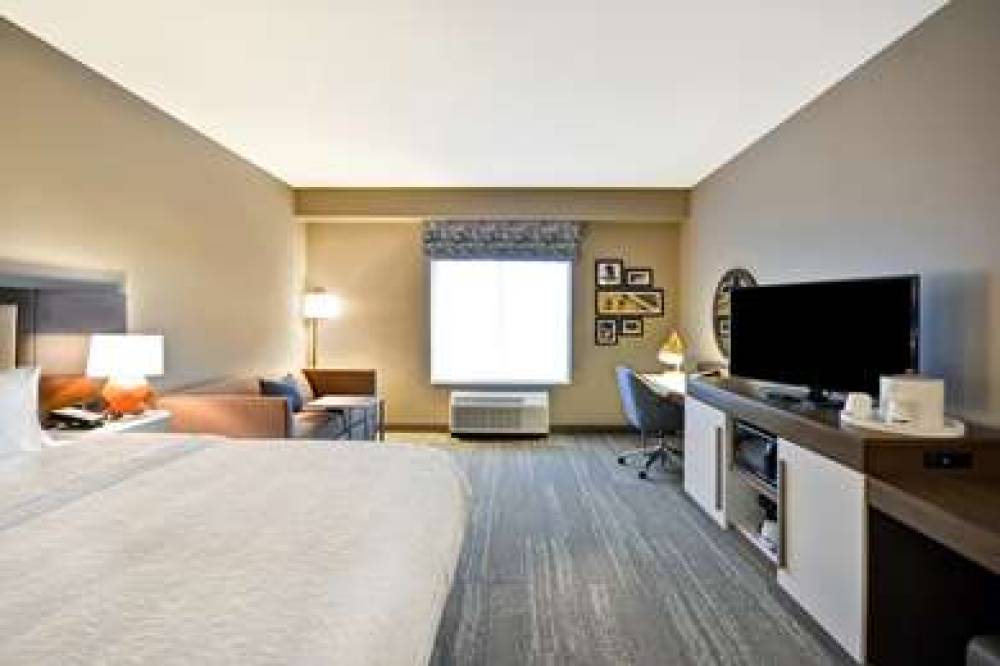 HAMPTON INN LIVONIA 7