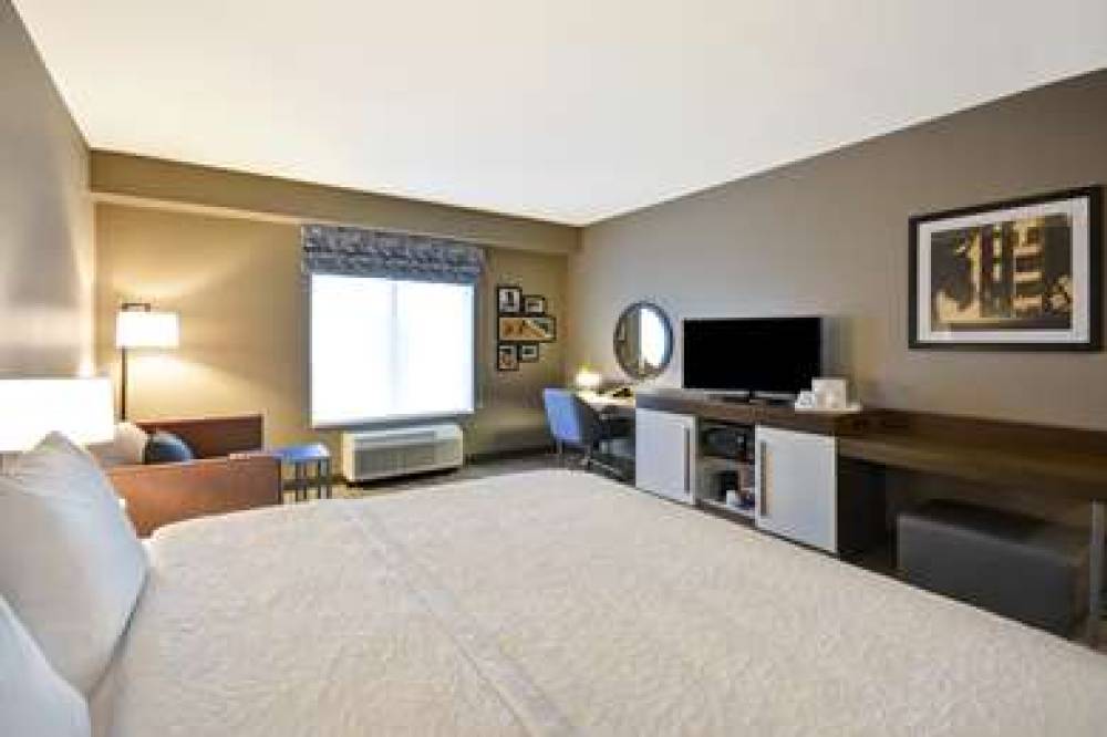 HAMPTON INN LIVONIA 4