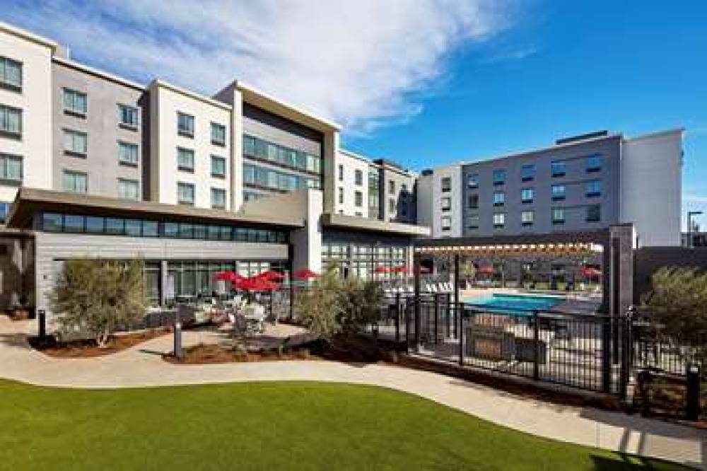 HAMPTON INN LONG BEACH AIRPORT 4