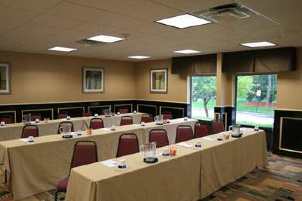 Hampton Inn Long Island/Commack 8