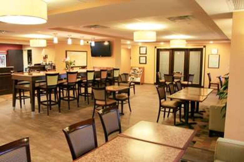 Hampton Inn Long Island/Commack 10