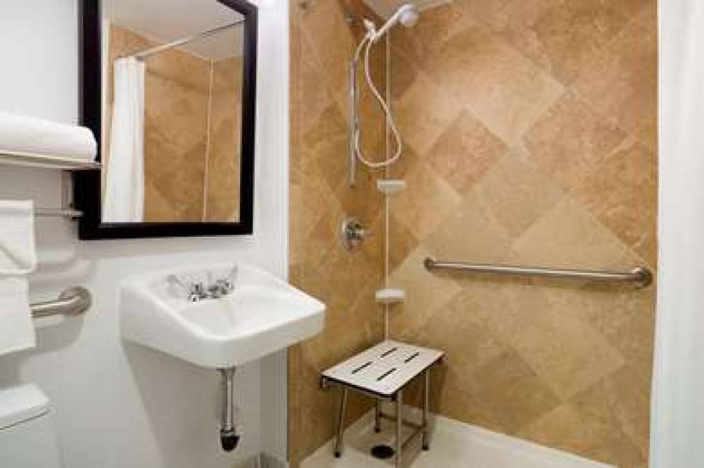 Hampton Inn Manhattan-Seaport-Financial District 8