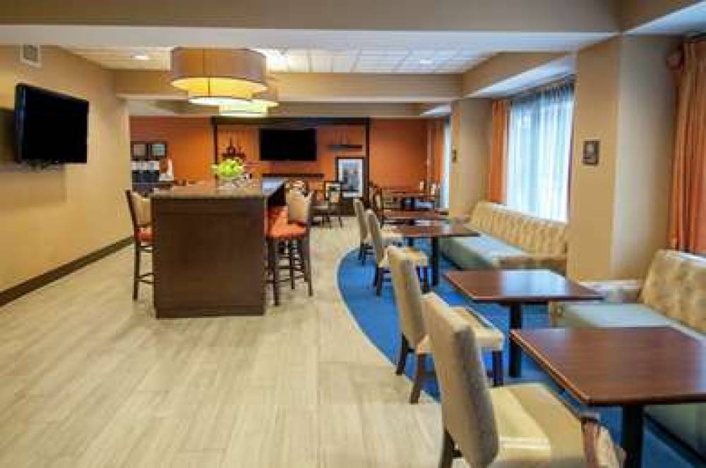 Hampton Inn Metairie 8