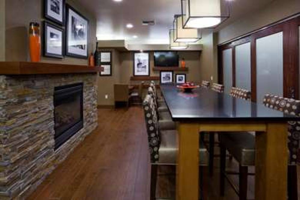Hampton Inn Mitchell 9