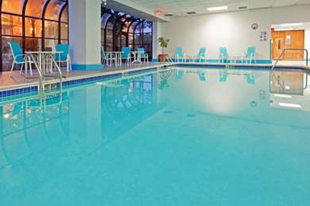 Hampton Inn New York - La Guardia Airport 10