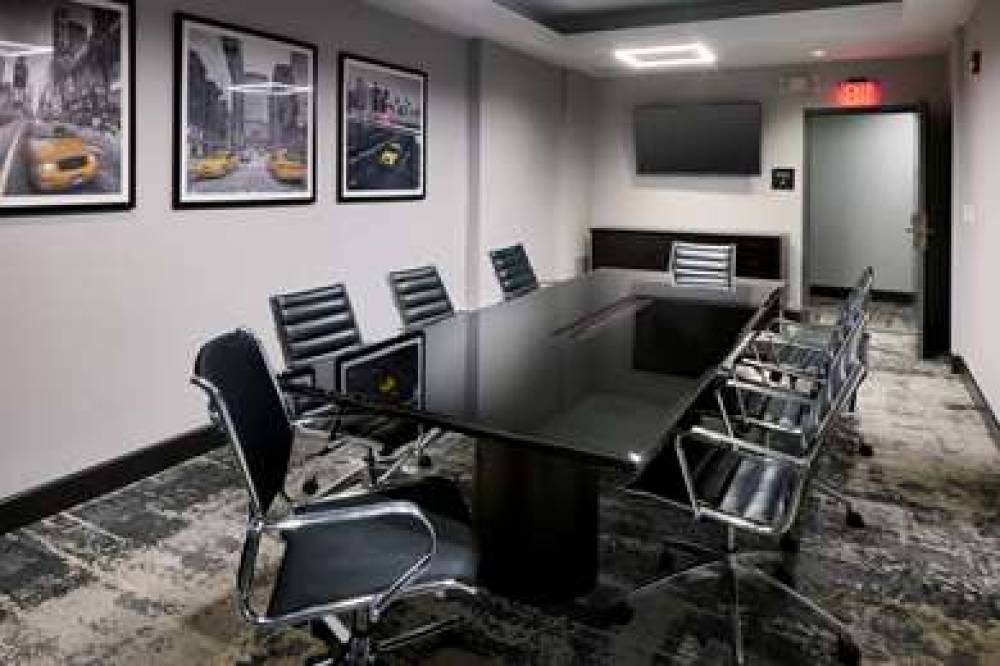 HAMPTON INN NEWARK AIRPORT 10