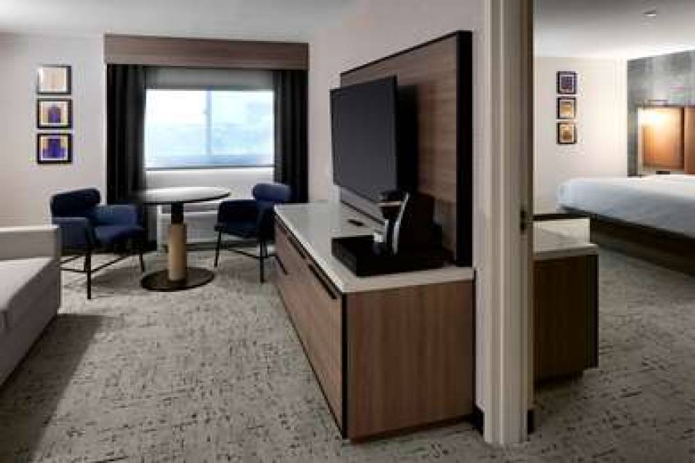 HAMPTON INN NEWARK AIRPORT 2