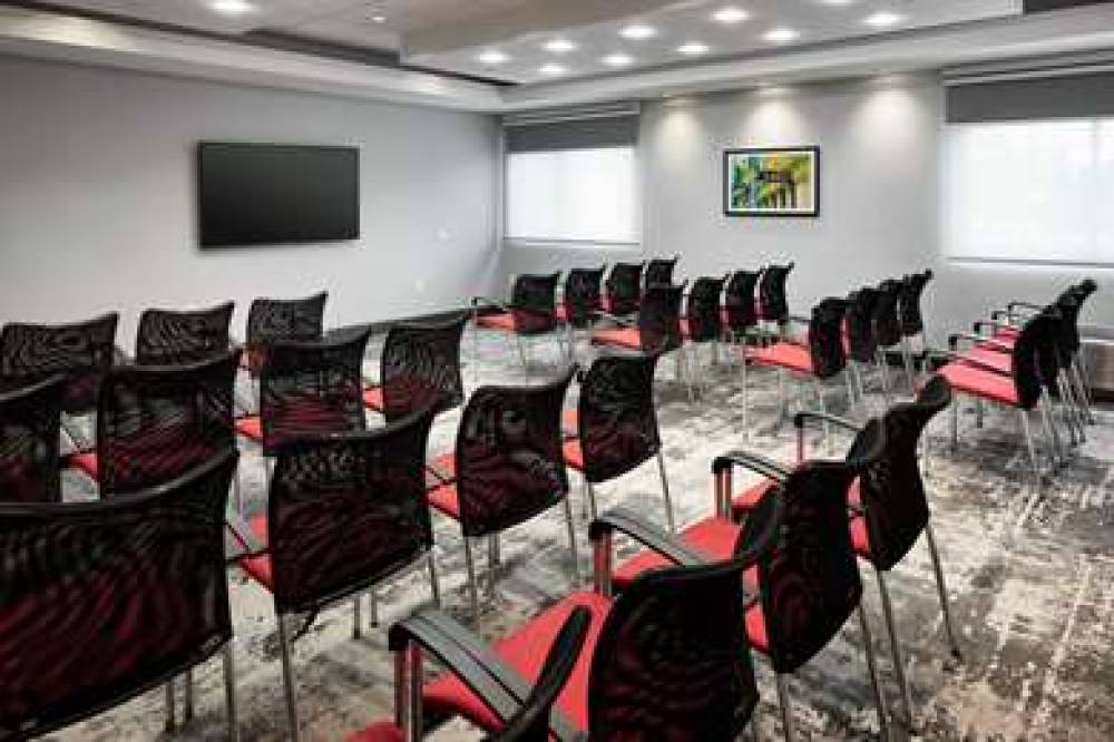 HAMPTON INN NEWARK AIRPORT 9
