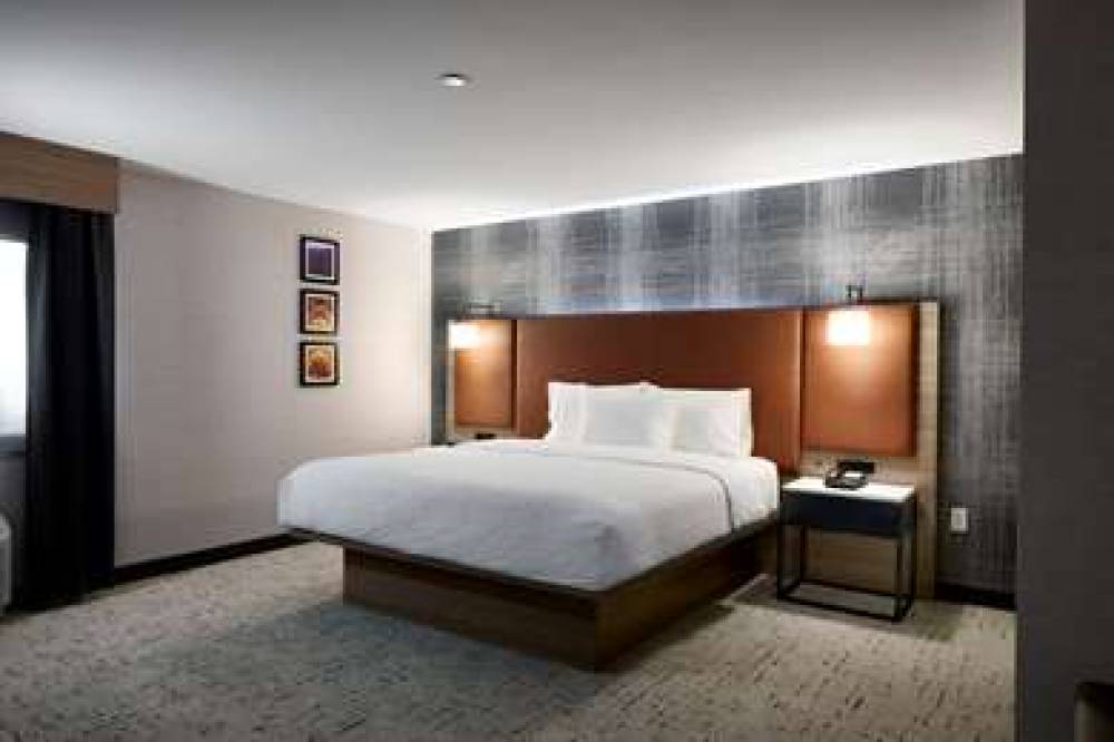 HAMPTON INN NEWARK AIRPORT 1