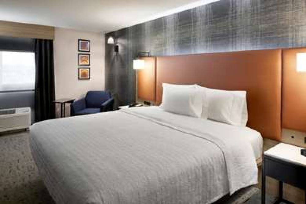 HAMPTON INN NEWARK AIRPORT 7