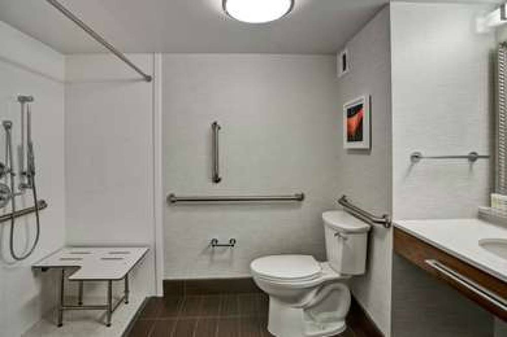 Hampton Inn Norfolk Naval Base 3