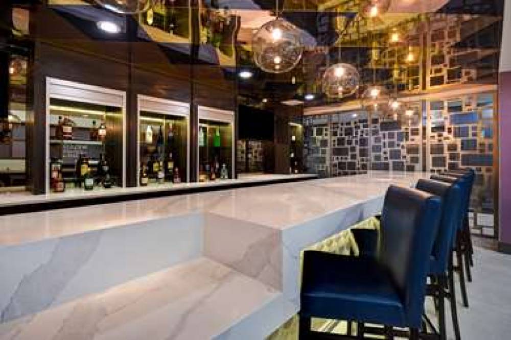 Hampton Inn NY-JFK Jamaica-Queens 2