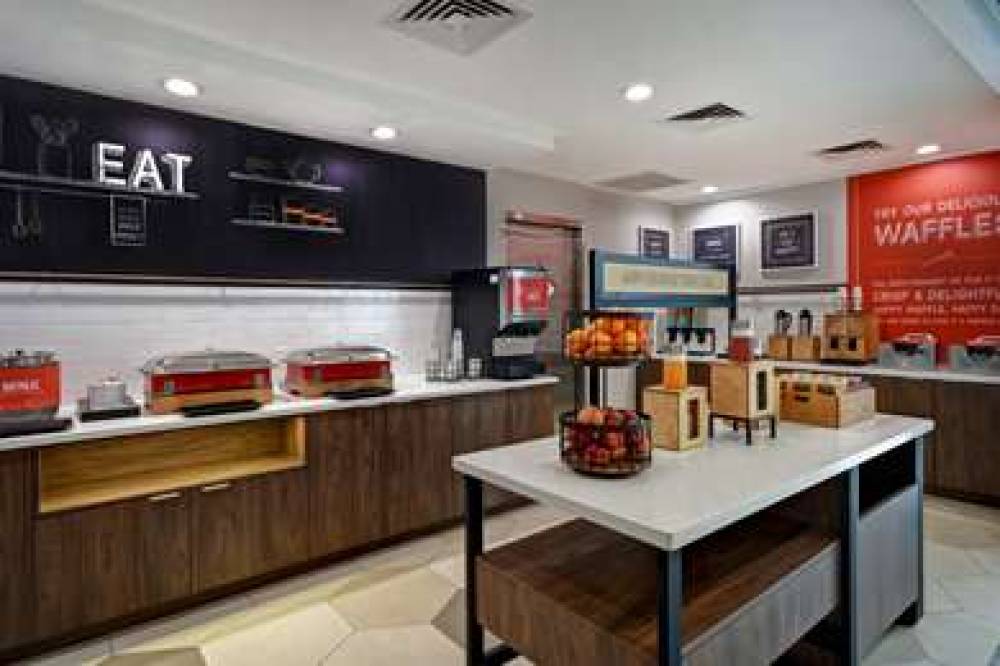 Hampton Inn NY-JFK Jamaica-Queens 4