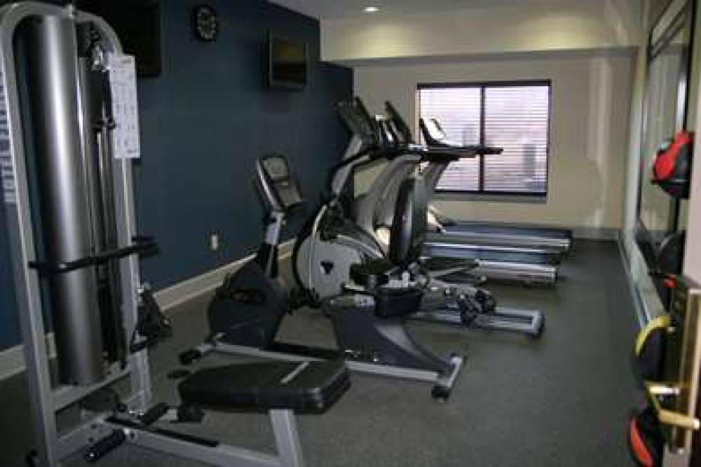 Hampton Inn Olathe 8