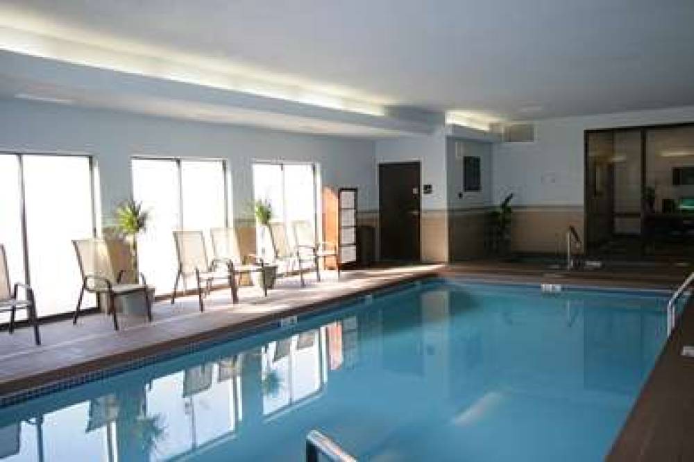 Hampton Inn Olathe 4