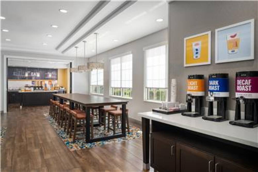 HAMPTON INN-PAWTUCKET, RI 10