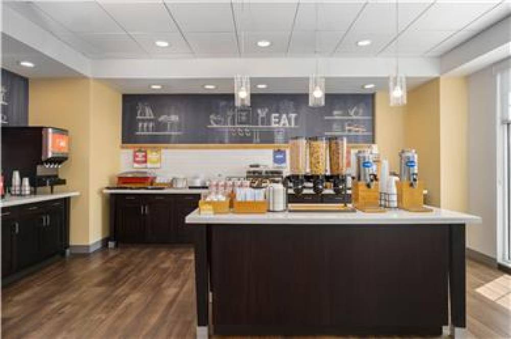 HAMPTON INN-PAWTUCKET, RI 8