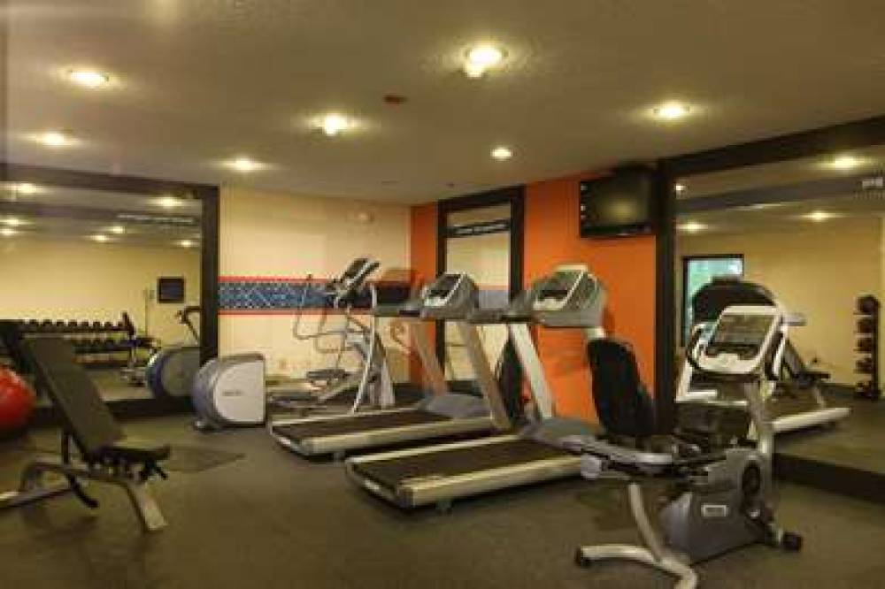 HAMPTON INN PENNSVILLE 6