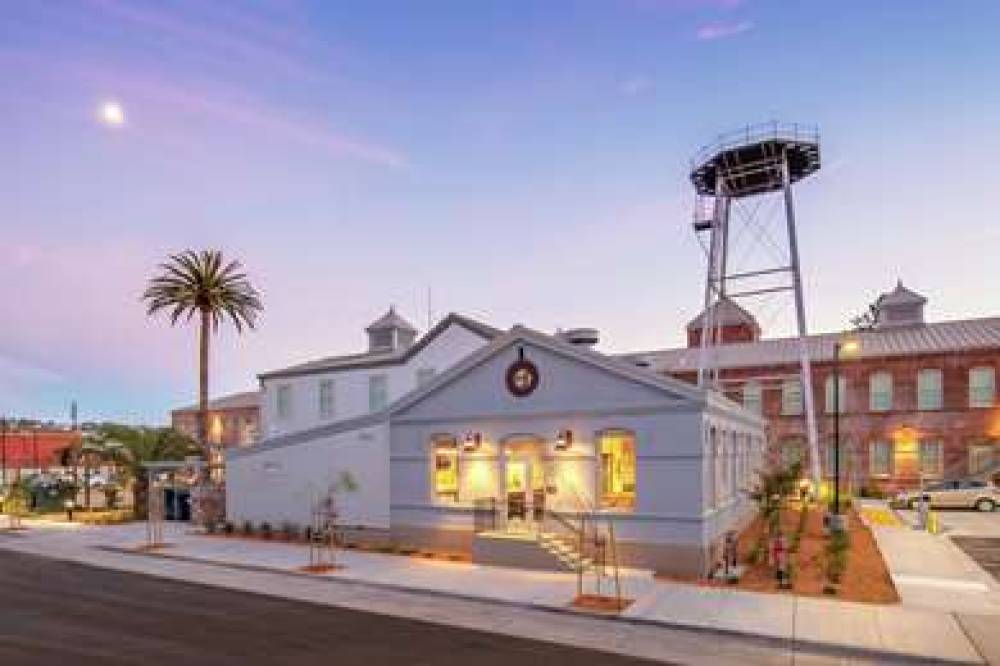 Hampton Inn Petaluma, CA 1