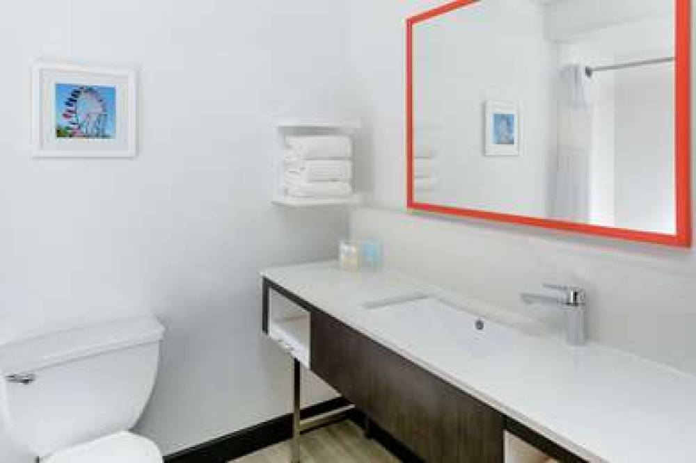 HAMPTON INN PORTAGE 3