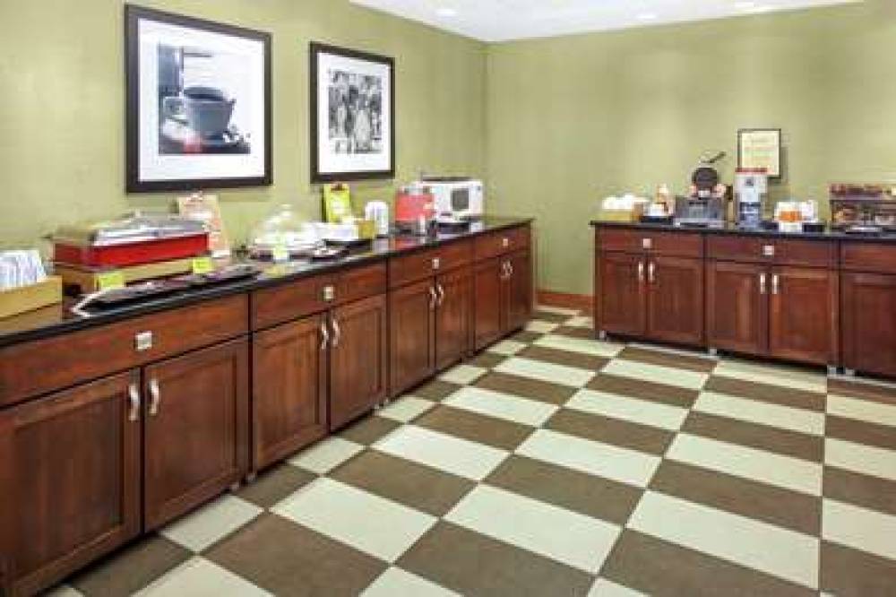 HAMPTON INN PORTAGE 7