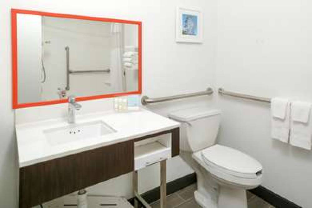 HAMPTON INN PORTAGE 10