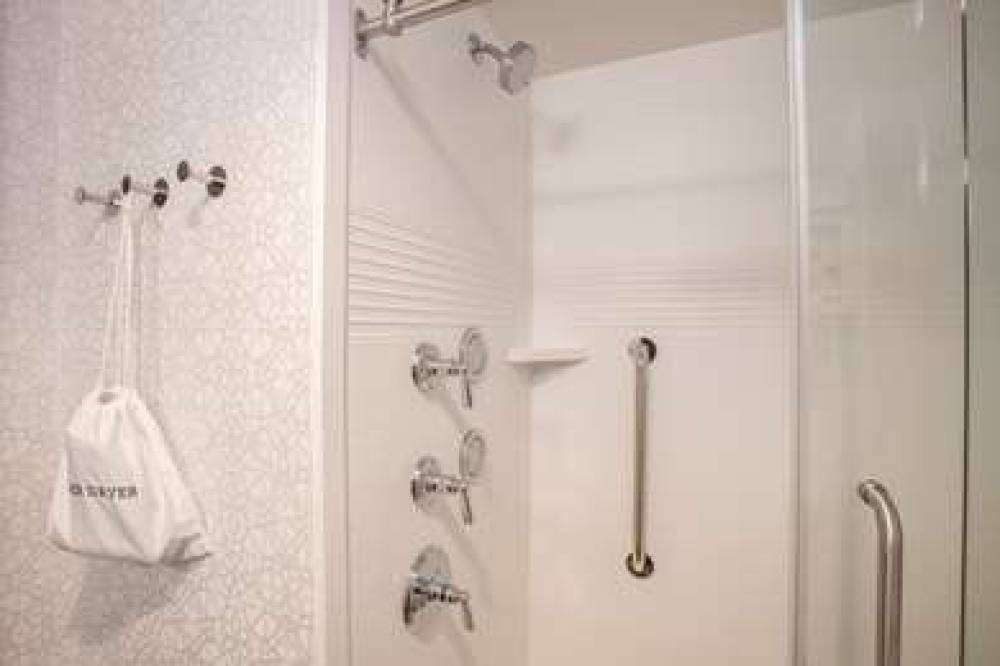 HAMPTON INN RICHWOOD SOUTH 3