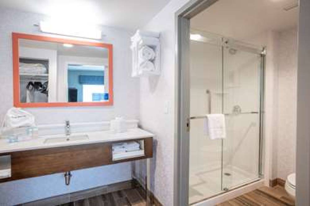 HAMPTON INN RICHWOOD SOUTH 5