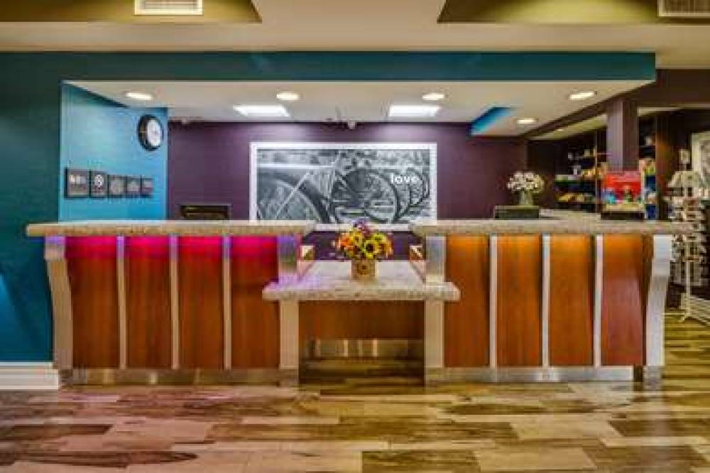 Hampton Inn San Francisco Airport 2