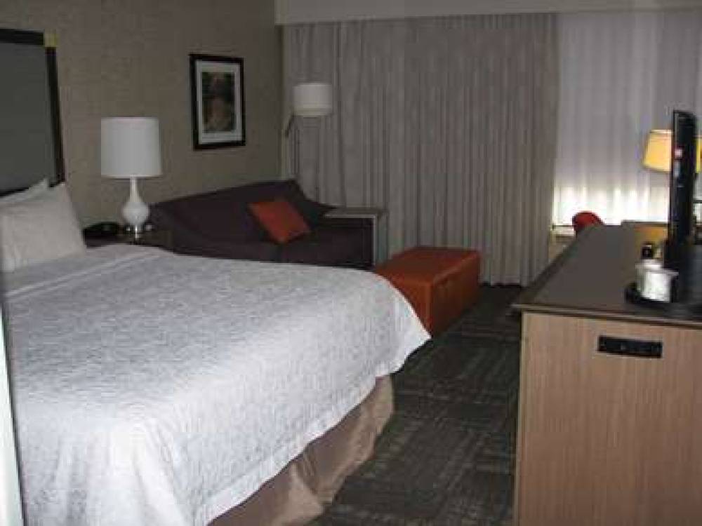 Hampton Inn Sevierville 8