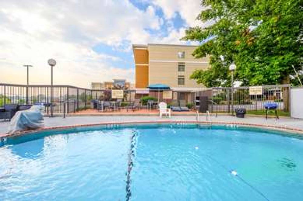 Hampton Inn St. Louis/Westport 4
