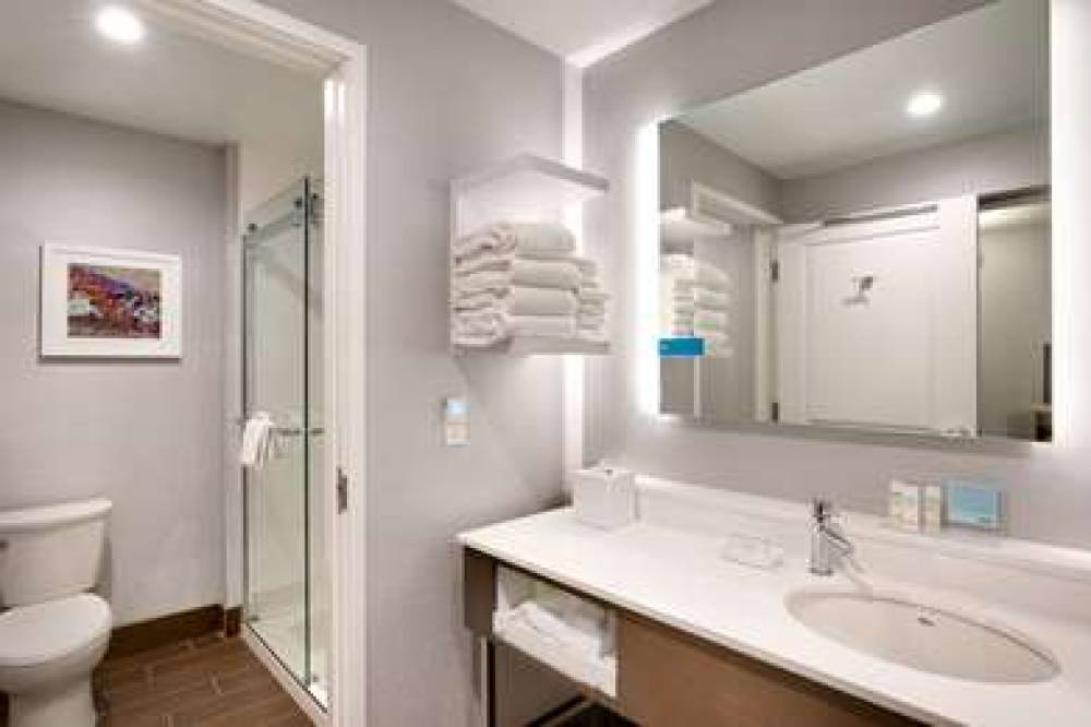 HAMPTON INN SUITES ANAHEIM RESORT C 9