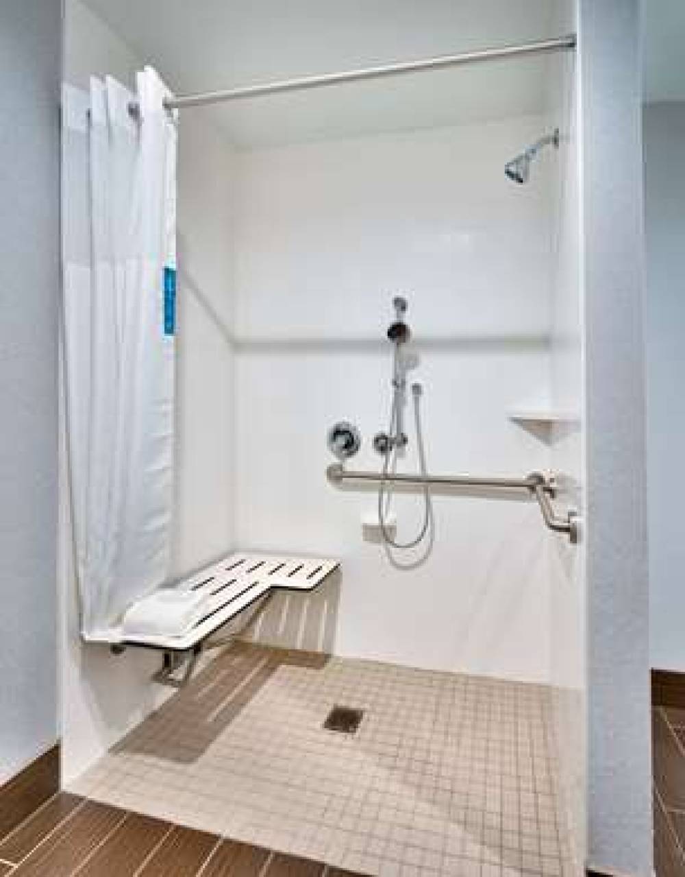 HAMPTON INN SUITES ANAHEIM RESORT C 7
