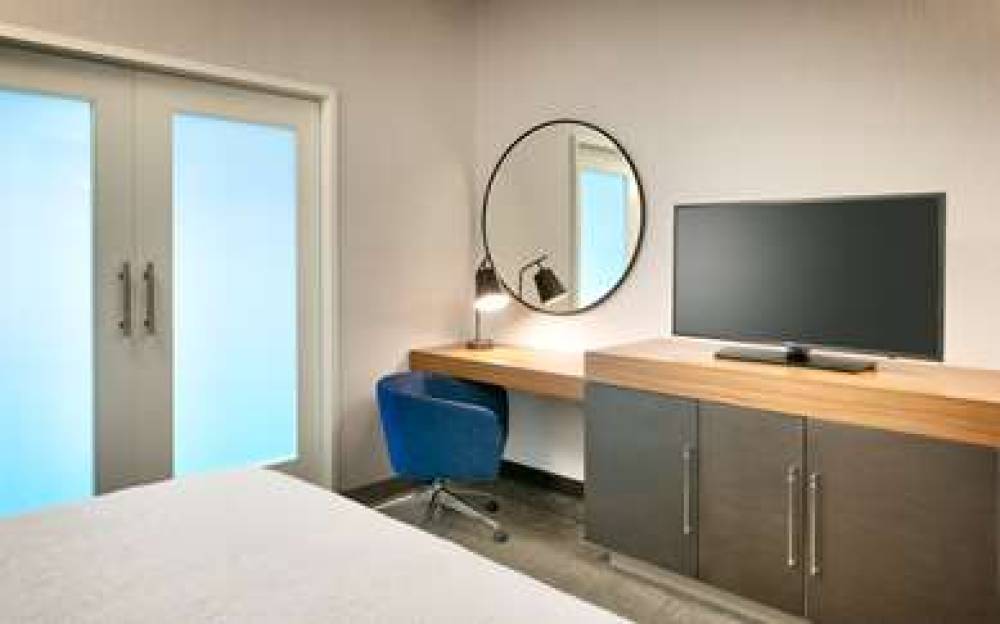 HAMPTON INN SUITES ANAHEIM RESORT C 4