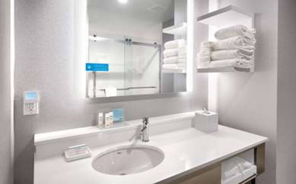 HAMPTON INN SUITES ANAHEIM RESORT C 6