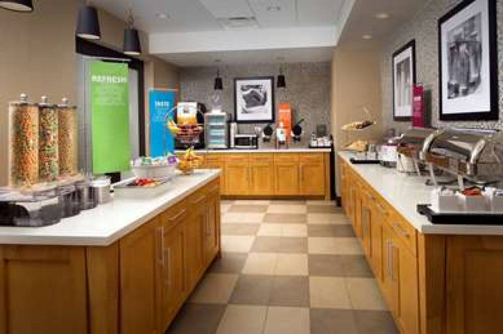 HAMPTON INN SUITES FALLS CHURCH 7