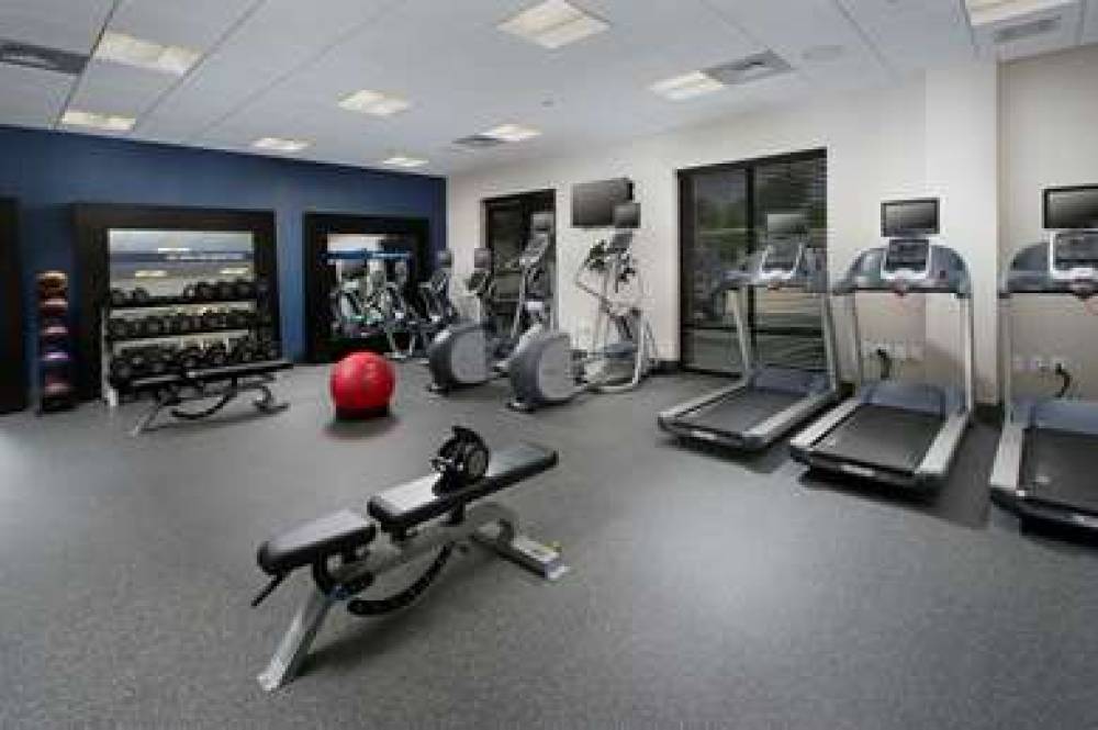 HAMPTON INN SUITES FALLS CHURCH 10