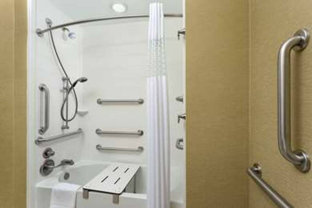 HAMPTON INN SUITES WILLIAMSPORT 4