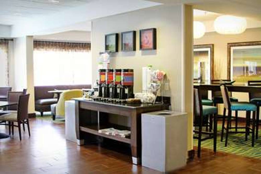 Hampton Inn Tampa-Rocky Point 6