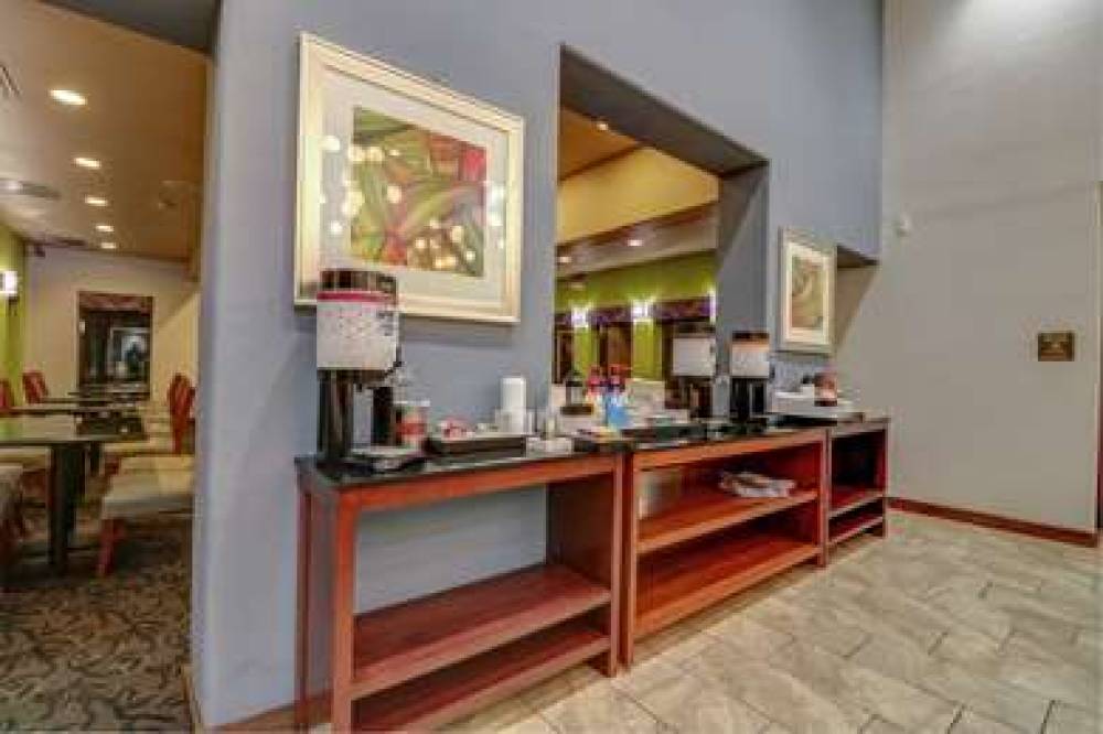 Hampton Inn Tropicana, NV 4