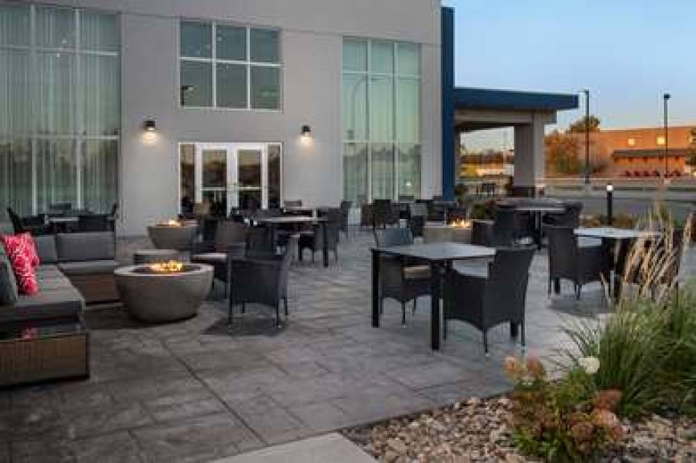 HAMPTON INN WARROAD 2