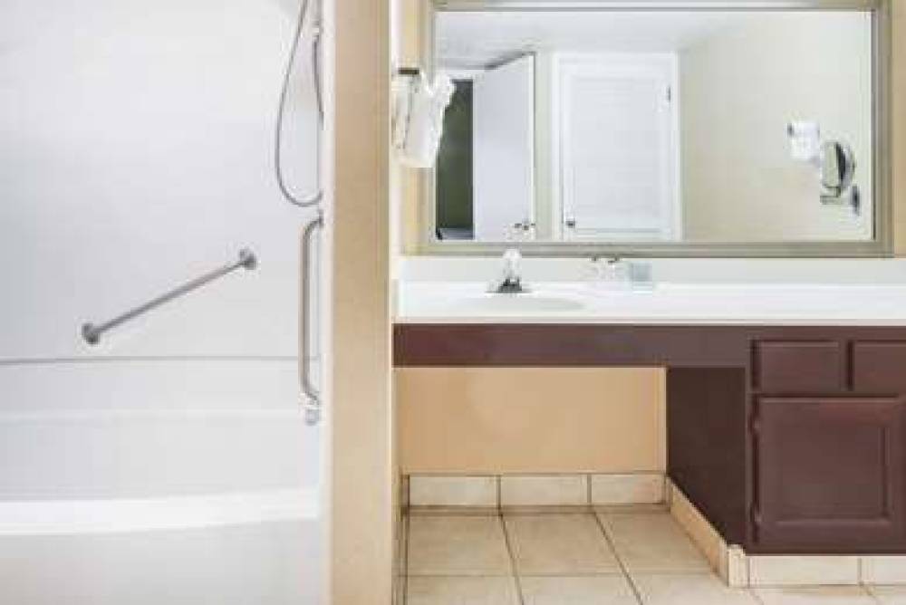 Hawthorn Suites By Wyndham Columbus North 5
