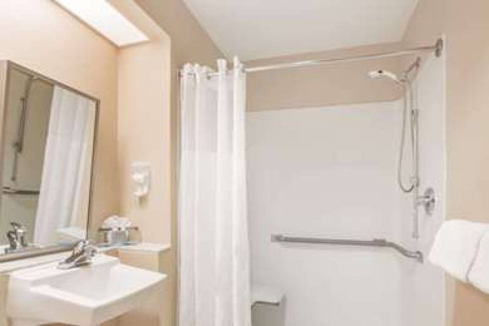 Hawthorn Suites By Wyndham Orlando Lake Buena Vista 9